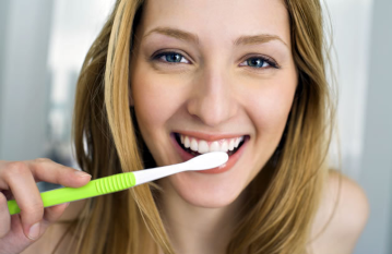 Обязательно ли чистить зубы два раза в день?